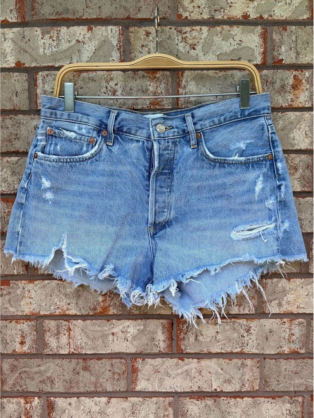 AGOLDE Parker distressed light wash and a raw, frayed hem Shorts Size 28